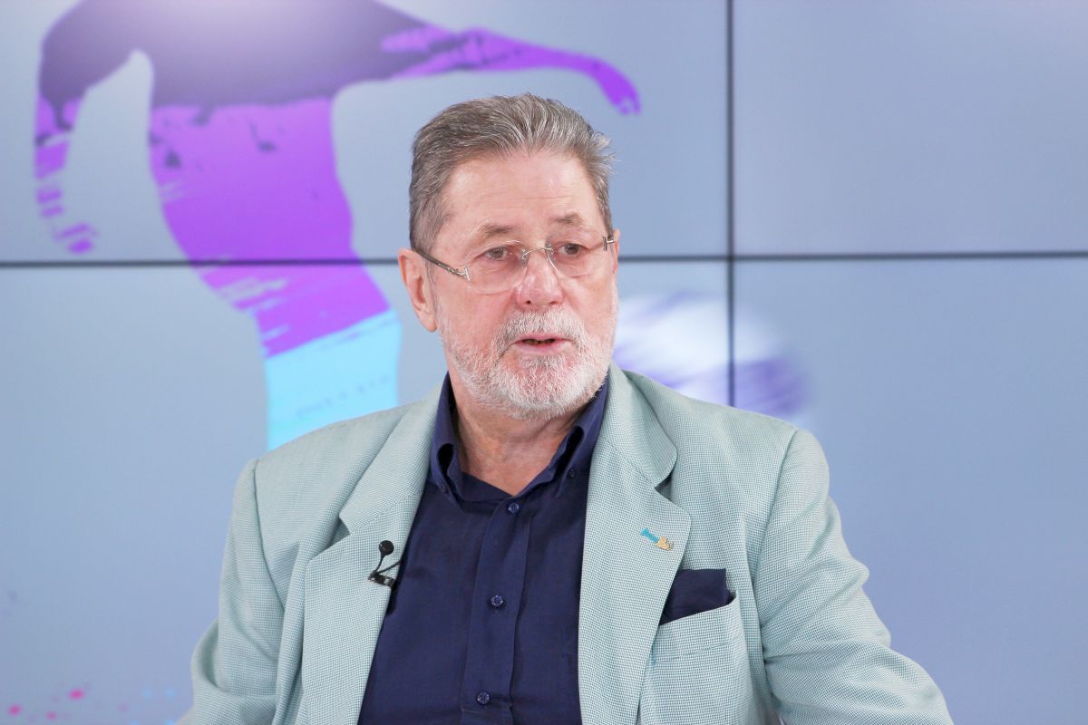 Cornel Dinu râde de doi fotbaliști de la FCSB: „Sunt comici! Și eu, la vârsta mea, îi driblez”