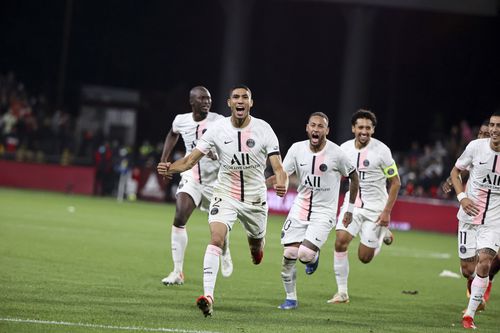 PSG rămâne lider în Ligue 1, după ce a obținut al șaptelea succes consecutiv în acest sezon, scor 2-1, pe terenul lui Metz. Achraf Hakimi a fost eroul parizienilor, cu o „dublă”.