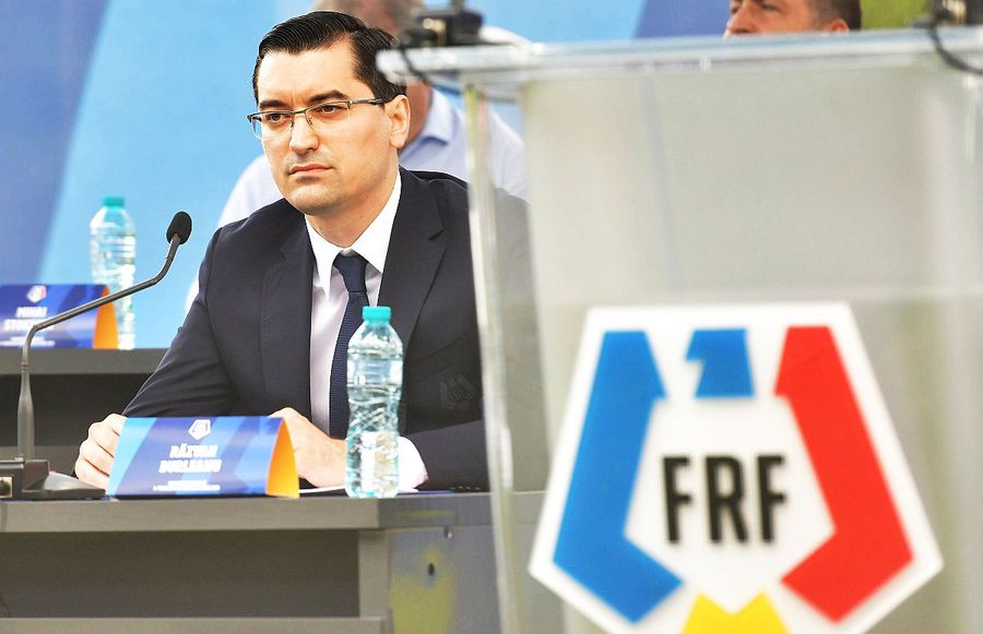 Răzvan Burleanu, președinte FRF, foto: Imago Burleanu face compromisuri șocante pentru economie » La echipa națională, ca la cluburile din Liga 3!