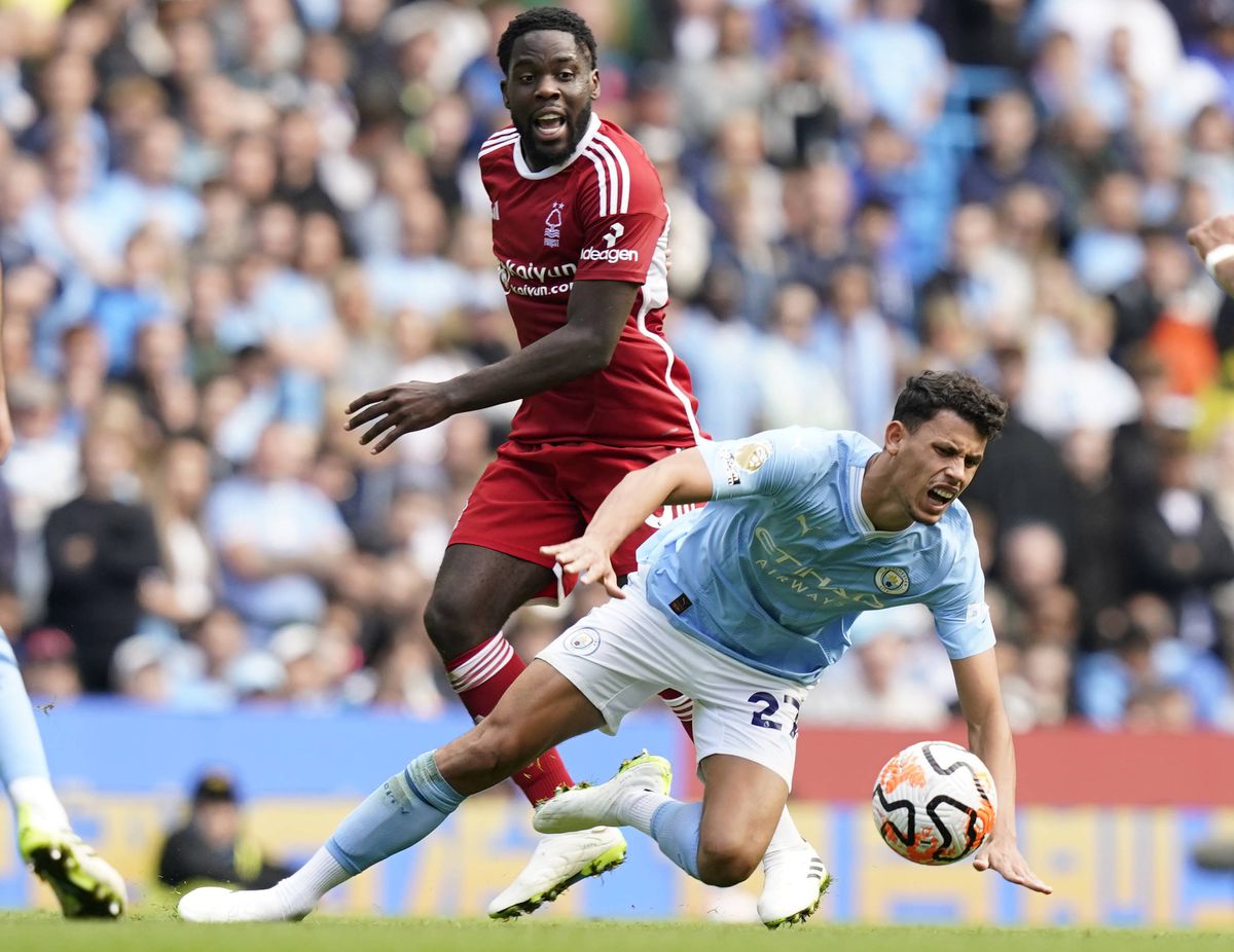 Manchester City câștigă și în 10 oameni » Campioana merge ceas în Premier League