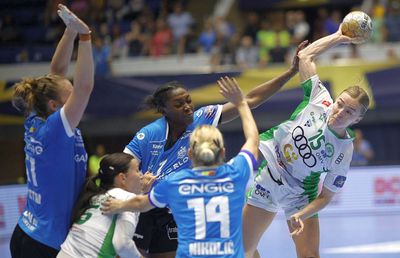 CSM București - Gyor 23-27 » Gyor, încă o dată prea puternică pentru campioana României. Victorie de control într-o Polivalentă plină