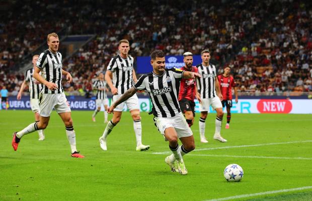 Au bătut palma! Starul din Premier League și-a prelungit contractul, dar și-a trecut o clauză de reziliere specială