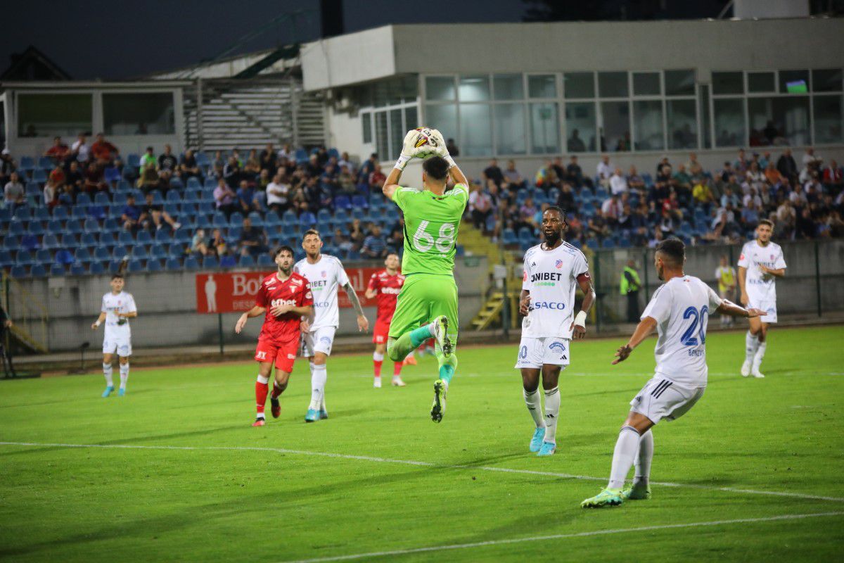 FC Botoșani - UTA 2-2 » Un gol în '90+7 l-a scăpat pe Rednic de ultimul loc! Clasamentul actualizat