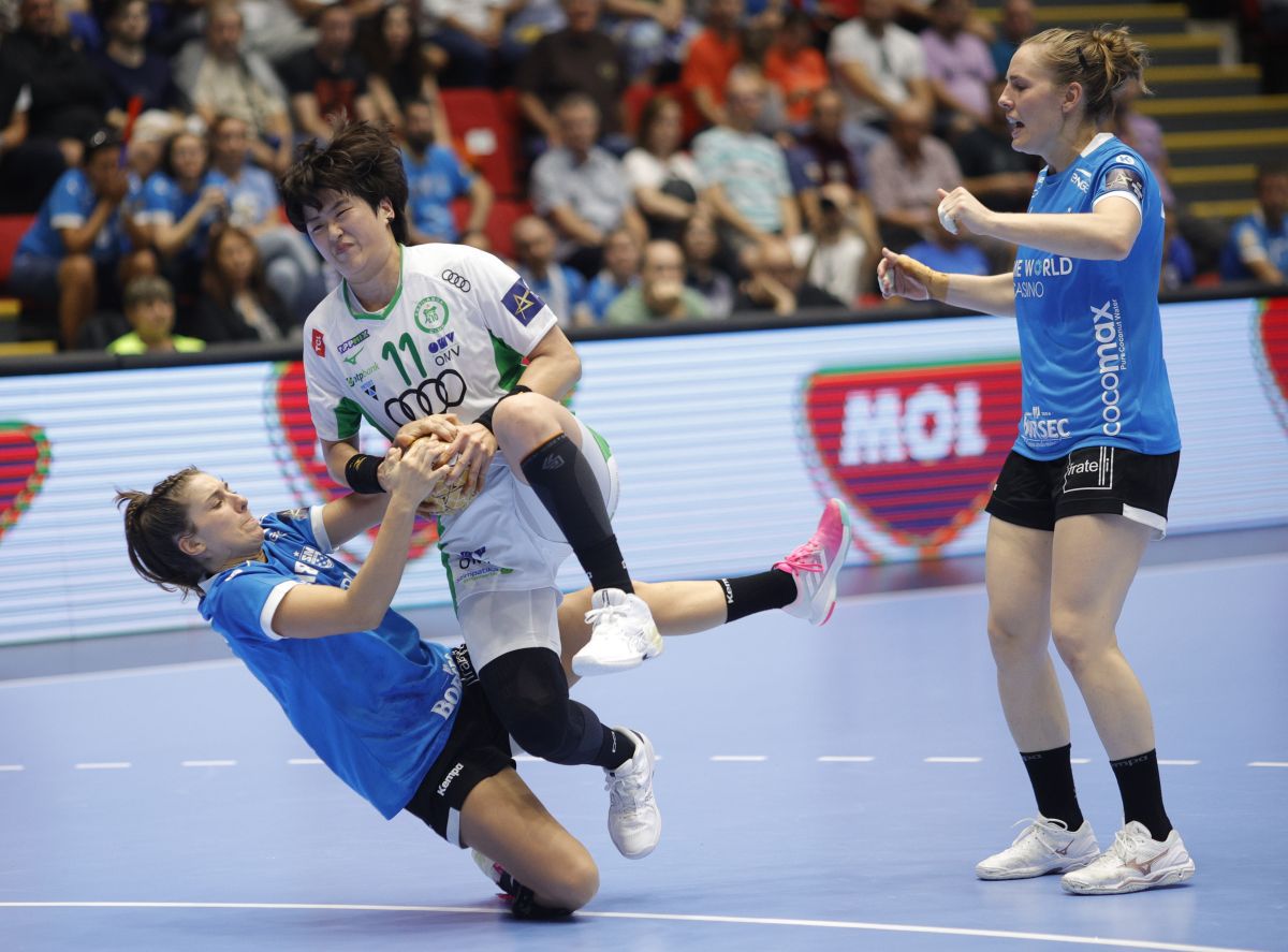 CSM București - Gyor 23-27 » Gyor, încă o dată prea puternică pentru campioana României. Victorie de control într-o Polivalentă plină