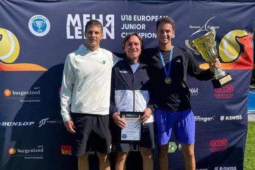 Ștefan Haita (stânga) și Luca Preda, campioni europeni la dublu juniori Foto: Tennis Europe