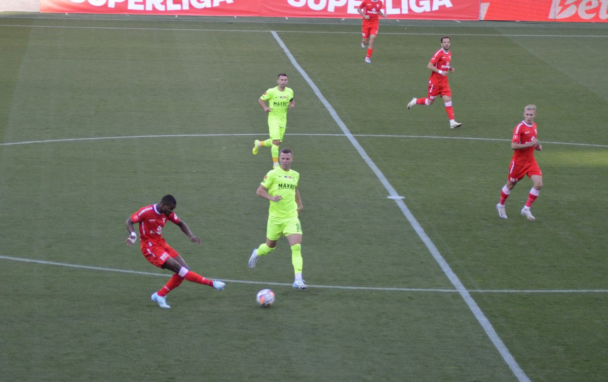 Mircea Rednic ceartă suporterii de la Arad: „Începuse meciul și ei făceau asta”