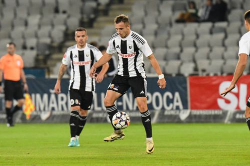 Robert Silaghi, cu mingea la picior / foto: Imago Images