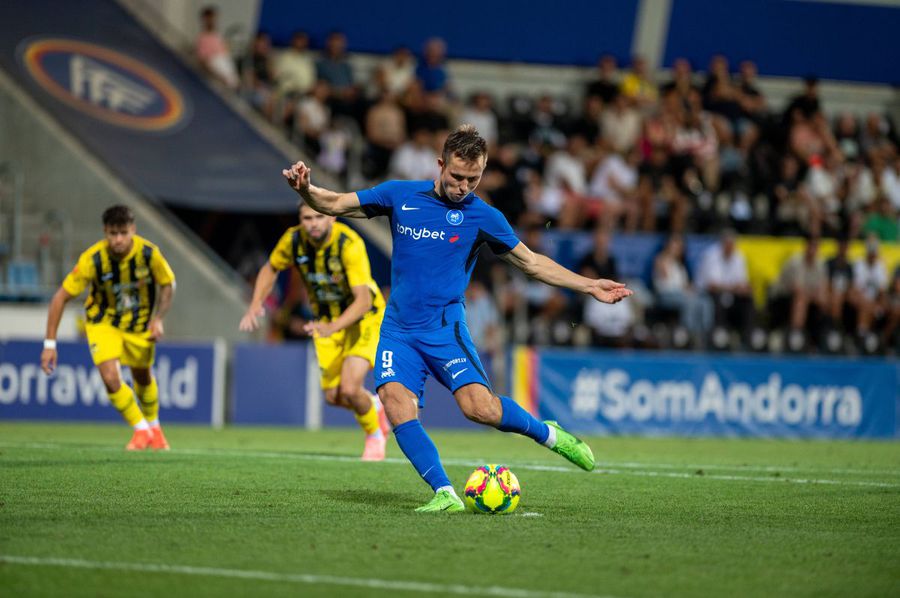 Atenție, FCSB! Portarul lui RFS îl ține rezervă la națională pe vărul titular din poarta lui Manchester United » Căpitanul de doi metri a scăpat miraculos din accidentul în care doi colegi au murit!