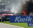 Fratele mai mic al lui Lewis Hamilton, Nicolas, care concurează în Campionatul Britanic de Turisme (BTCC), a scăpat dintr-un incident periculos pe circuitul de la Silverstone, după ce mașina sa a luat foc.