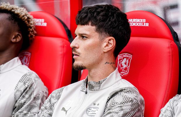 Antrenorul Bosz a explicat de ce Dennis Man joacă așa de puțin la PSV Eindhoven: „Știu asta”