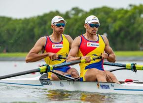 Bărcile României de dublu rame, calificate în finale la Campionatele Mondiale de canotaj, după ce au dominat penultimul act