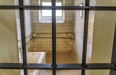 „Trebuie să fii atent când faci duș, ce se arată în filme este adevărat” » Boris Becker, mărturii tulburătoare din închisoare