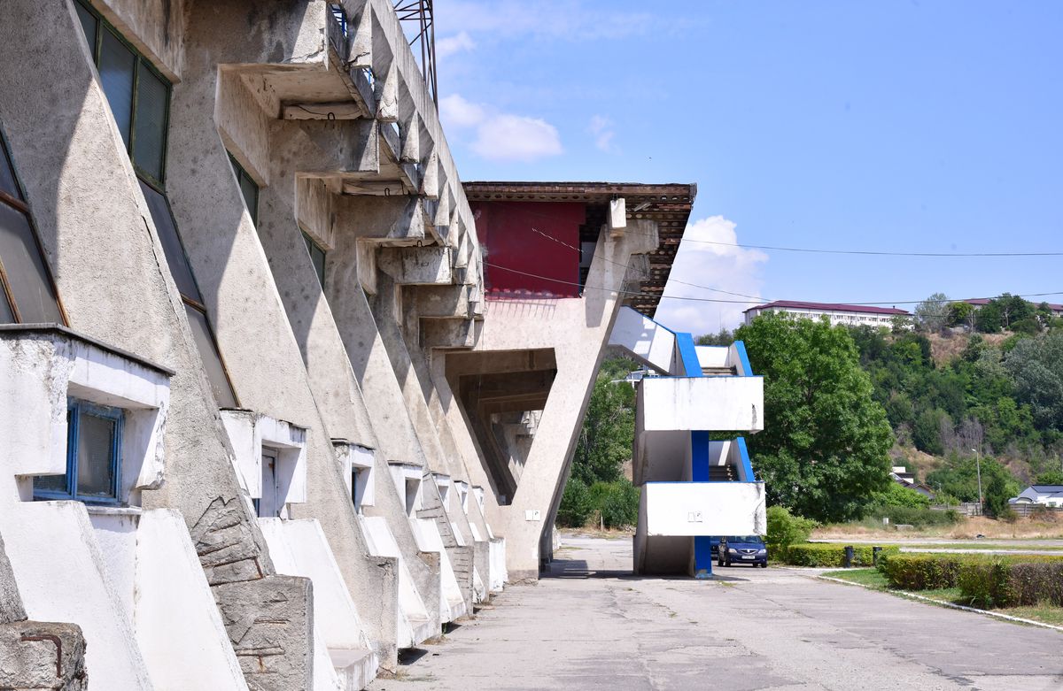 Gică Craioveanu, noul președinte din Liga 2, a prezentat „dezastrul” de la stadion: „Uite, arată jalnic! Ne-am întors cu 40 de ani în urmă, m-a apucat depresia” » Povești savuroase cu „Grande” de la începutul carierei