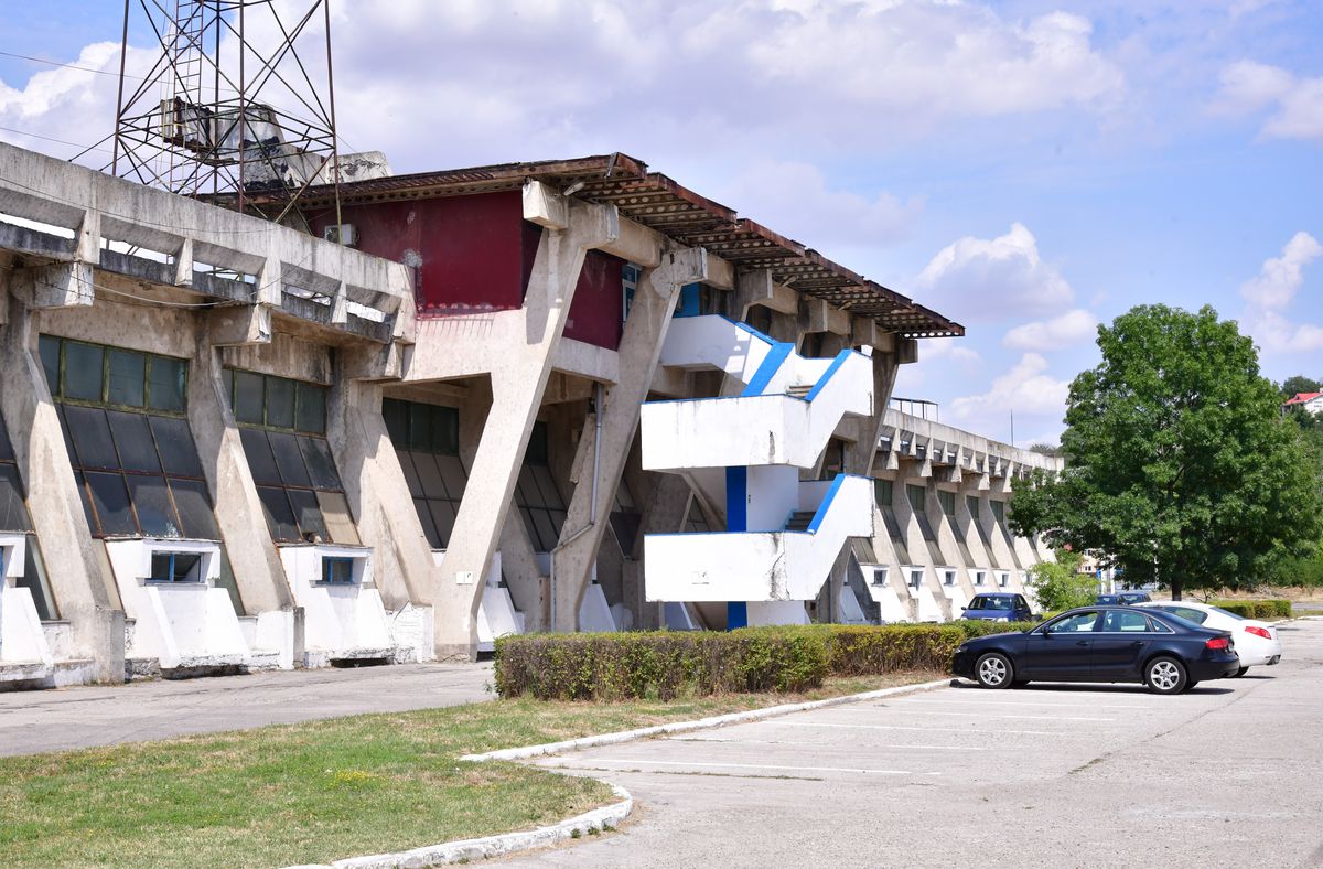 Gică Craioveanu, noul președinte din Liga 2, a prezentat „dezastrul” de la stadion: „Uite, arată jalnic! Ne-am întors cu 40 de ani în urmă, m-a apucat depresia” » Povești savuroase cu „Grande” de la începutul carierei