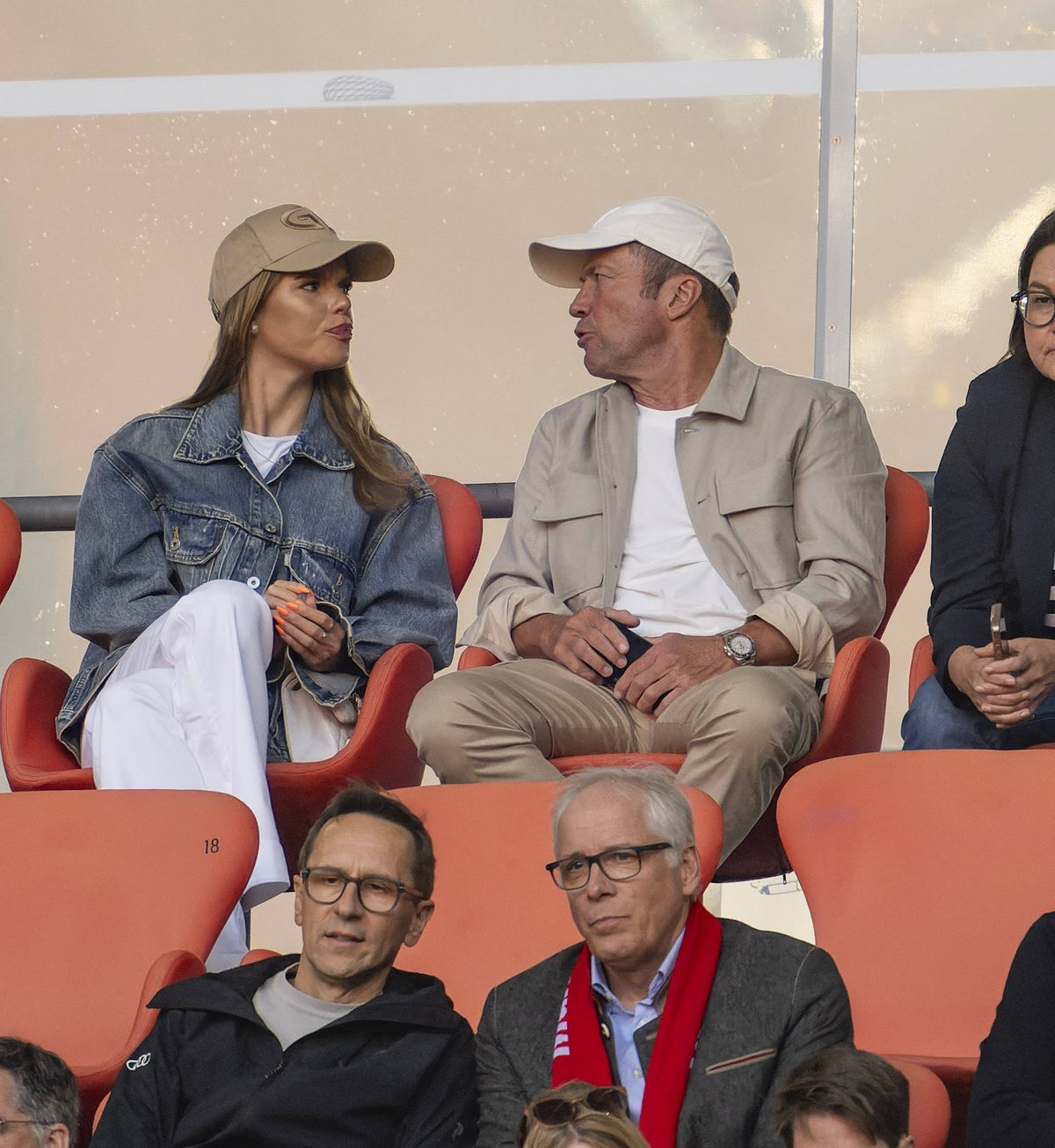 La 64 de ani, legenda fotbalului mondial a apărut la braț cu iubita de 26 de ani, la Gala Balonului de Aur