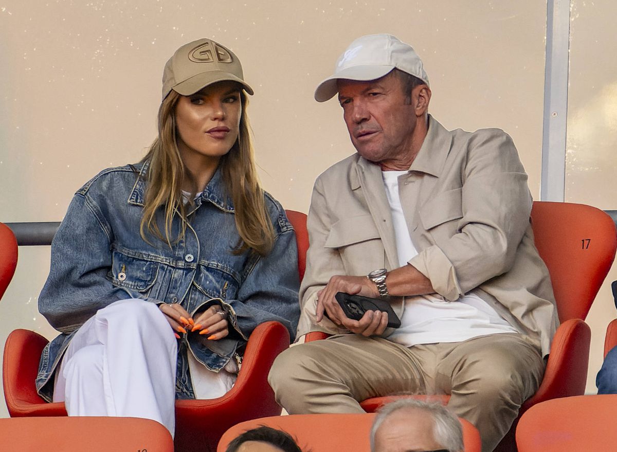 La 64 de ani, legenda fotbalului mondial a apărut la braț cu iubita de 26 de ani, la Gala Balonului de Aur