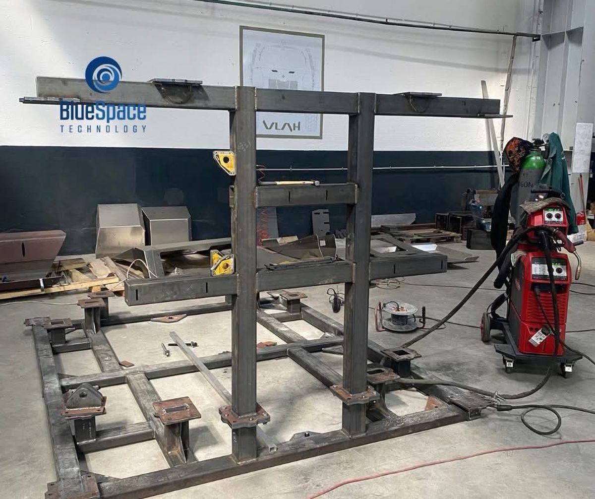 Cum arată VLAH, primul blindat 4x4 produs în România