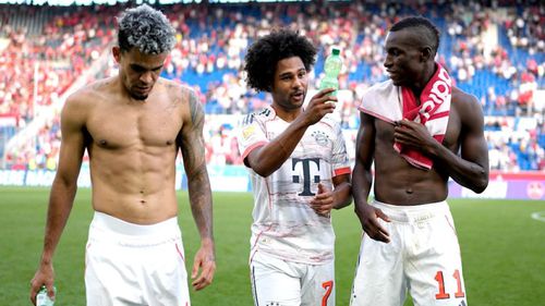 Nicolas Jackson (dreapta) nu mai vrea să audă de Chelsea