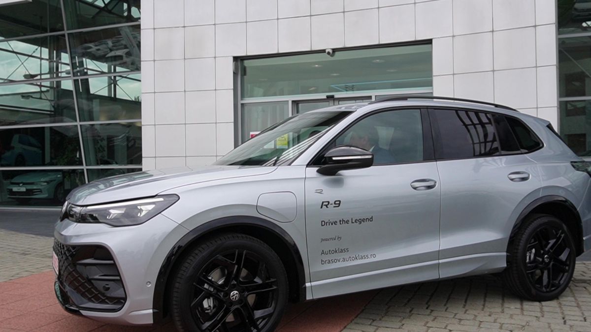 Florin Răducioiu a semnat! Este al doilea din Generația de Aur, după Gică Hagi