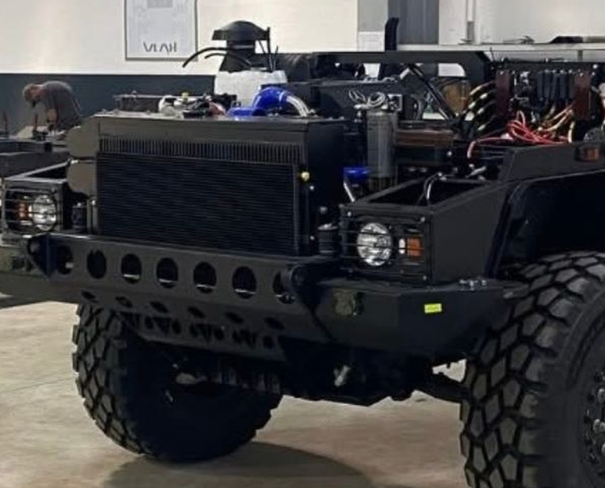 Premieră la standarde NATO pentru România: cum arată primul blindat militar 4x4 produs în țara noastră