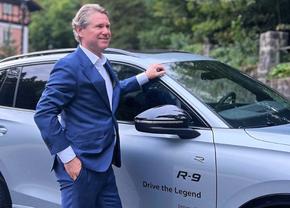 Florin Răducioiu a semnat! Este al doilea din Generația de Aur, după Gică Hagi