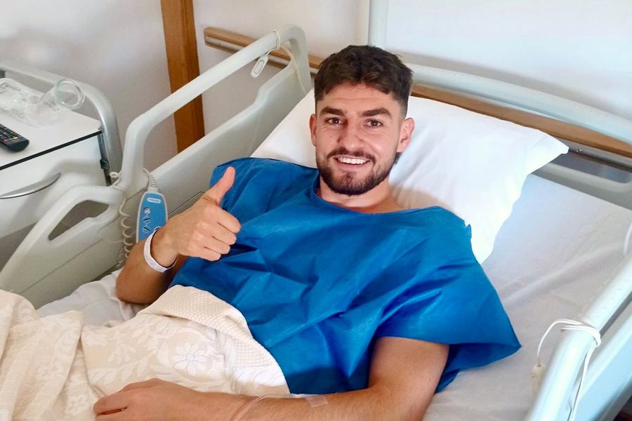 Simao Rocha, fundașul CFR-ului, a fost operat cu succes în Portugalia. FOTO: Facebook @Fotbal Club CFR 1907 CLUJ OUT până în 2026! Titularul din Superliga, vești teribile: „Desprinderi de menisc și os”