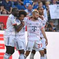 Dayot Upamecano îl felicită pe Serge Gnabry după un gol marcat / Foto: Imago