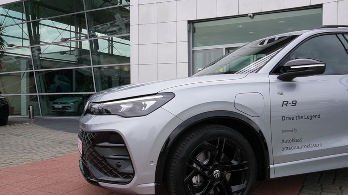 Florin Răducioiu a semnat! Este al doilea din Generația de Aur, după Gică Hagi