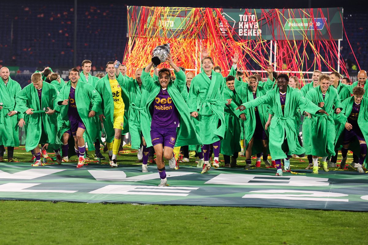 Olandezii au aflat toate noutățile de la FCSB: „Știm că lucrurile nu merg bine” » Îl cunosc și pe Gigi Becali: „Are o influență considerabilă”