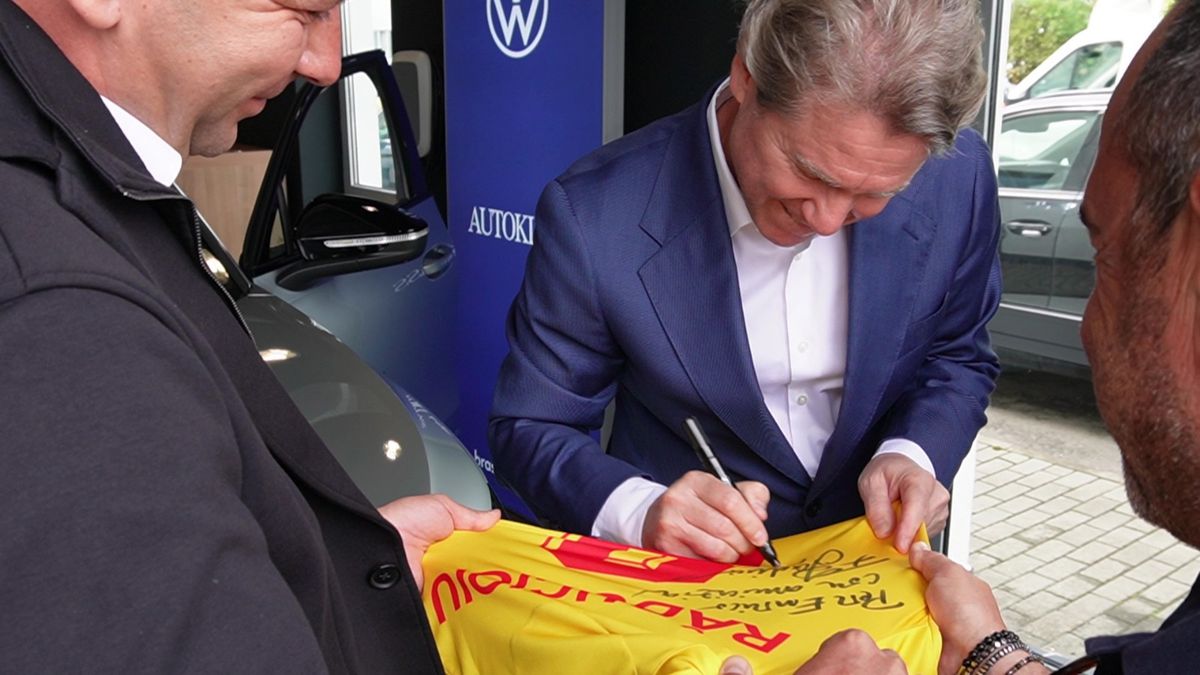 Florin Răducioiu a semnat! Este al doilea din Generația de Aur, după Gică Hagi