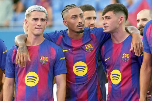 Gavi (stânga) nu va mai juca în următoarele 4-5 luni. FOTO: Imago Images