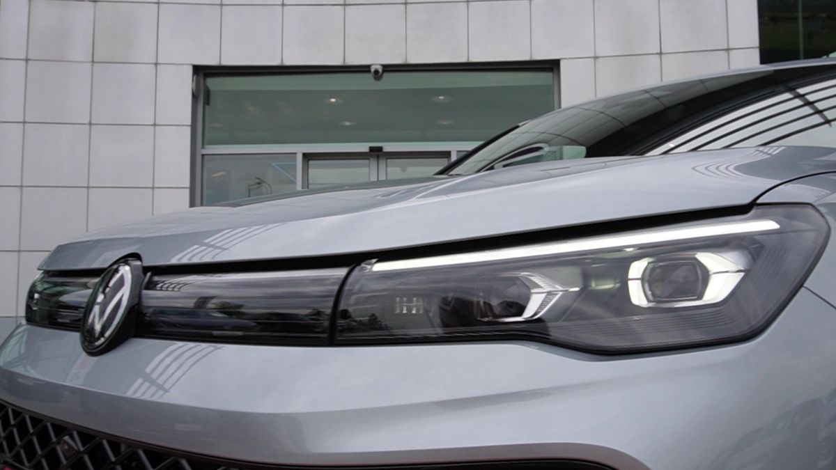 Florin Răducioiu a semnat! Este al doilea din Generația de Aur, după Gică Hagi