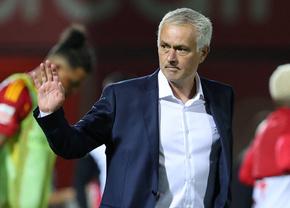 În Turcia, Mourinho este acuzat că a „trădat-o” pe Fenerbahce » Replica portughezului după revenirea la Benfica: „Nu am venit pentru bani”