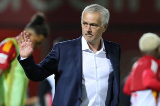 În Turcia, Mourinho este acuzat că a „trădat-o” pe Fenerbahce » Replica portughezului după revenirea la Benfica: „Nu am venit pentru bani”