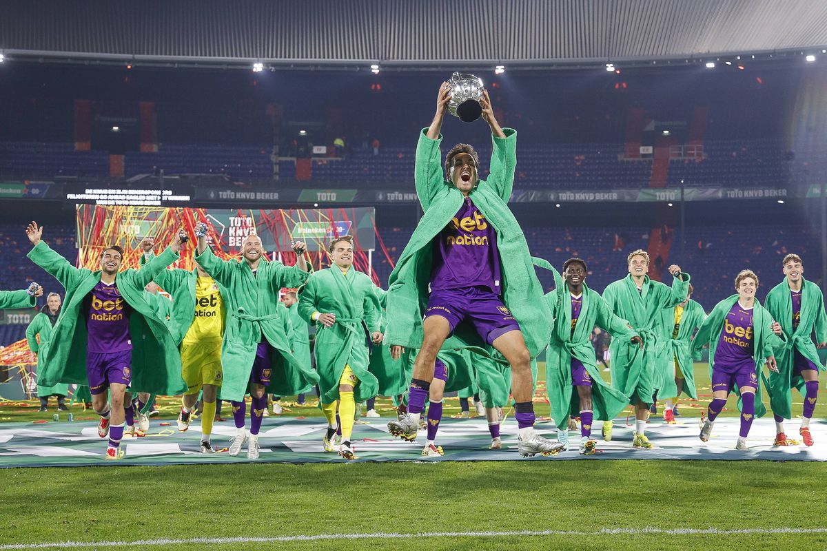 Olandezii au aflat toate noutățile de la FCSB: „Știm că lucrurile nu merg bine” » Îl cunosc și pe Gigi Becali: „Are o influență considerabilă”