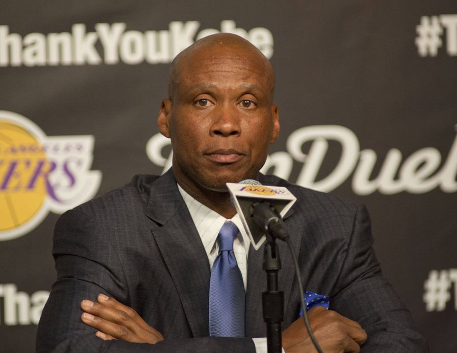 „Dacă merită LeBron James o statuie? Nu!” » Reacție tranșantă a triplului campion NBA în maioul lui Los Angeles Lakers