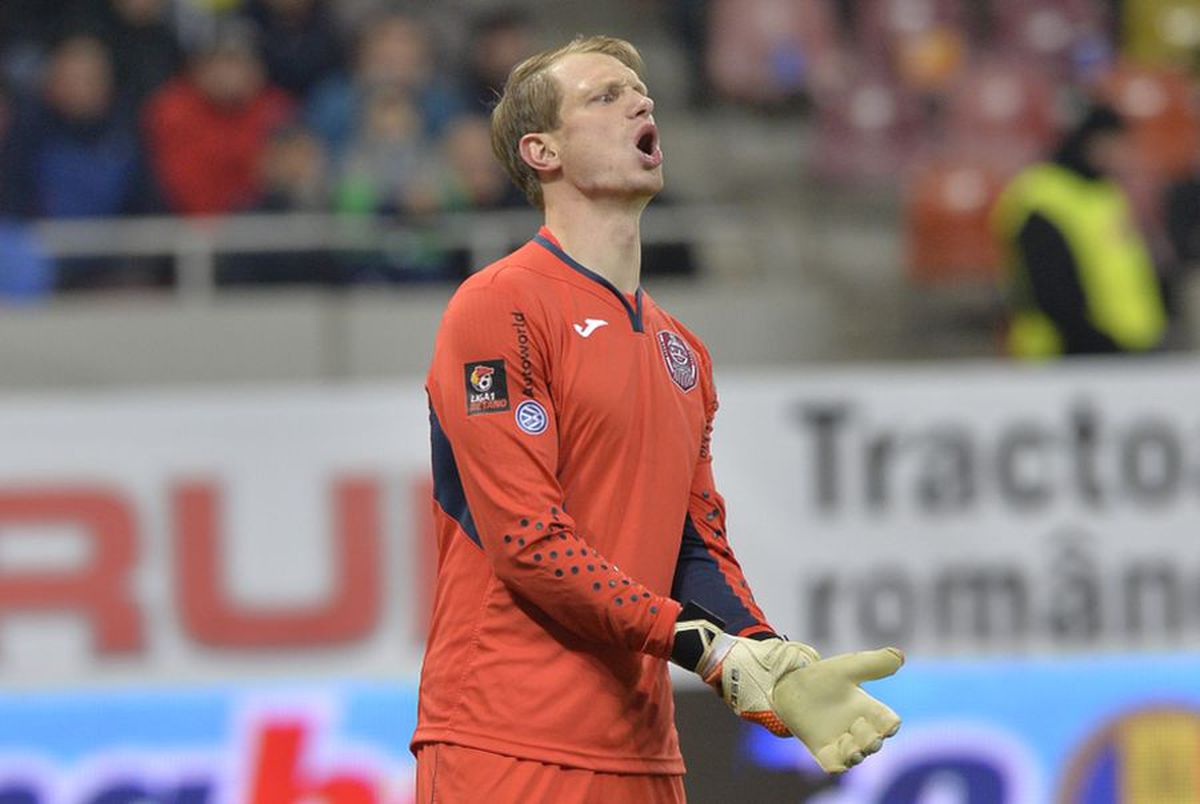 CFR CLUJ // FOTO Latura mai puțin văzută a lui Giedrius Arlauskis, portarul CFR-ului » Chef de sushi, pescar, vânător și golfer