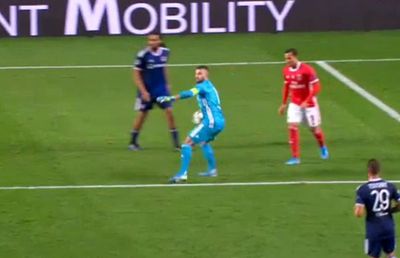 BENFICA - LYON 2-1 // VIDEO Gafă incredibilă a lui Anthony Lopes, portarul care îl ține rezervă pe Tătărușanu! Francezii au pierdut din cauza lui
