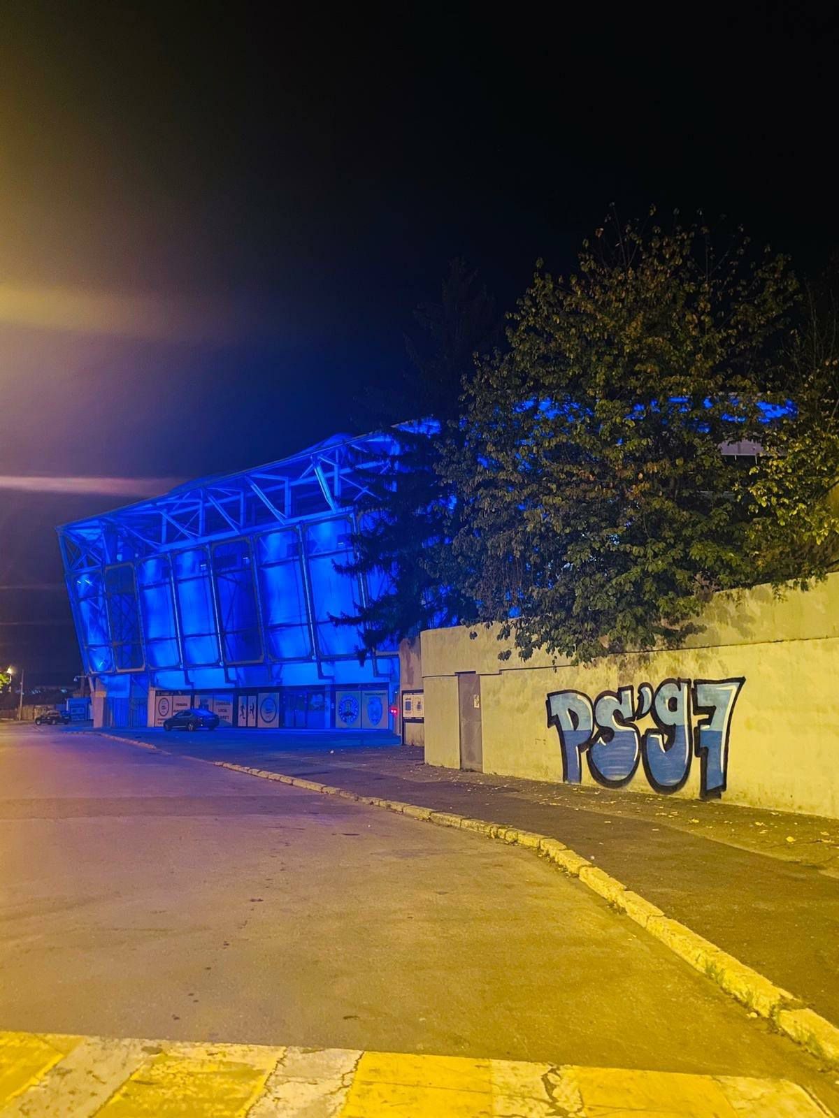 Petrolul - FC U Craiova 1948. FOTO A început „războiul” între suporteri: derby-ul din Liga 2, pornit de fanii ploieşteni şi craioveni