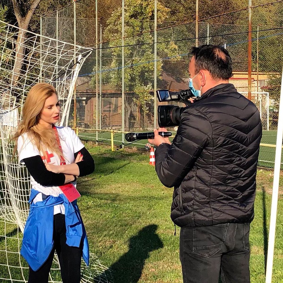 FOTO Cea mai sexy asistentă medicală? Fotbaliștii unei echipe din România, tratați de un fost manechin