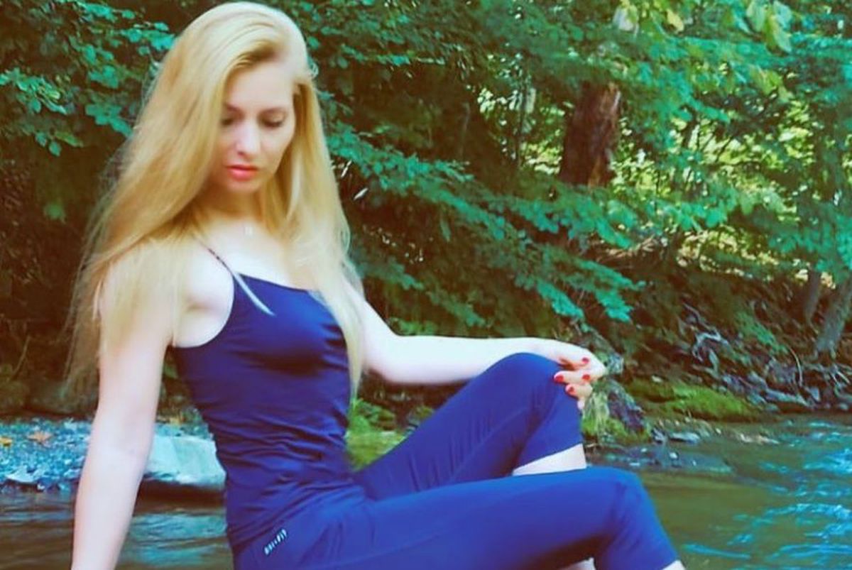 FOTO Cea mai sexy asistentă medicală? Fotbaliștii unei echipe din România, tratați de un fost manechin