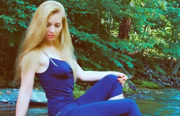 FOTO Cea mai sexy asistentă medicală? Fotbaliștii unei echipe din România, tratați de un fost manechin