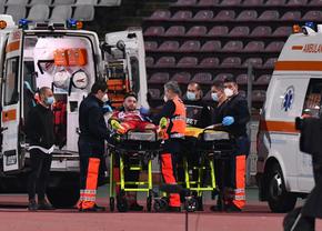 Momente de panică la Dinamo - Rapid » Răuță, urcat cu mască de oxigen în ambulanță: „I-au făcut test Covid-19 în Ambulanță”