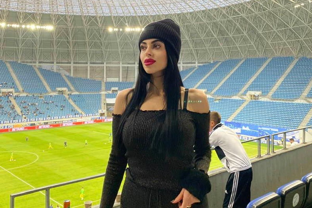Bruneta misterioasă care a luat ochii tuturor pe stadionul „Ion Oblemenco” ieri: „Felicitări, Adrian Mititelu Jr.!” » E fata unui fost internaţional