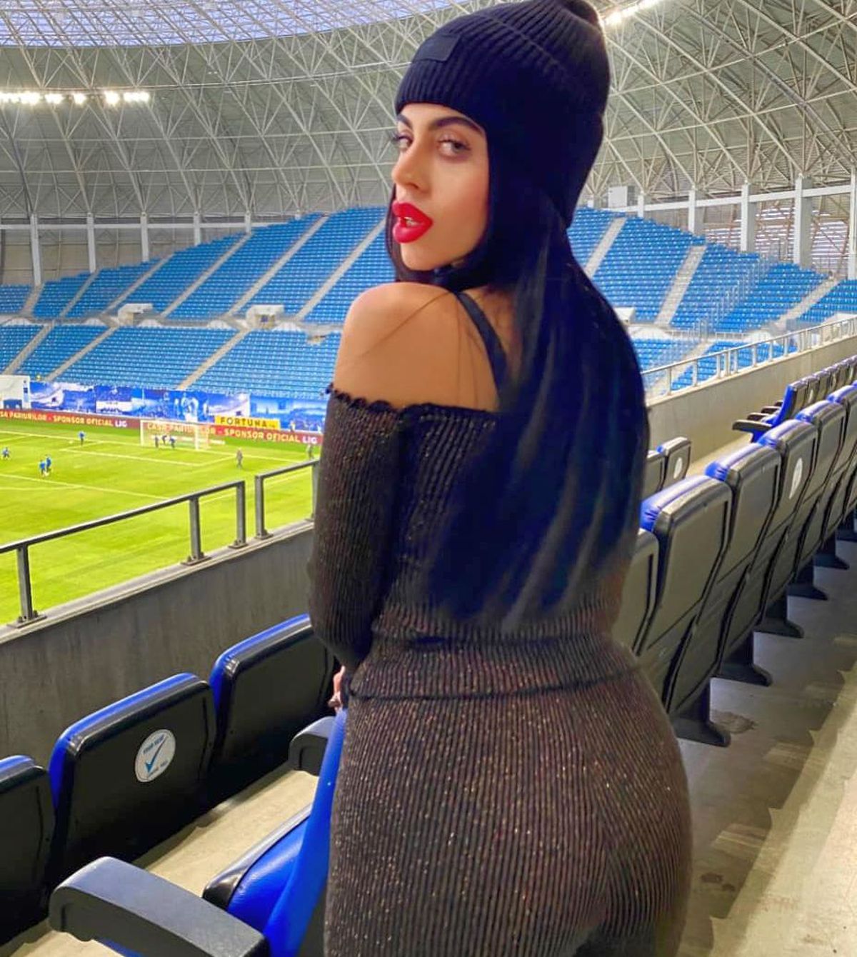 Bruneta misterioasă care a luat ochii tuturor pe stadionul „Ion Oblemenco” ieri: „Felicitări, Adrian Mititelu Jr.!” » E fata unui fost internaţional