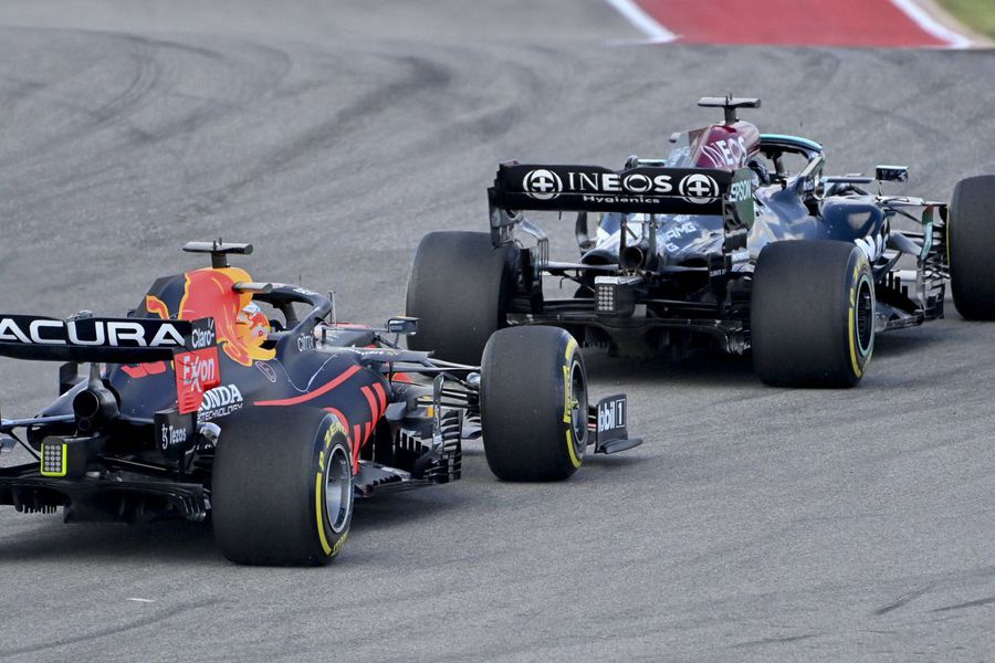 Moment tensionat la Austin » Verstappen a cedat nervos și l-a jignit pe Hamilton: „Idiot prost!”