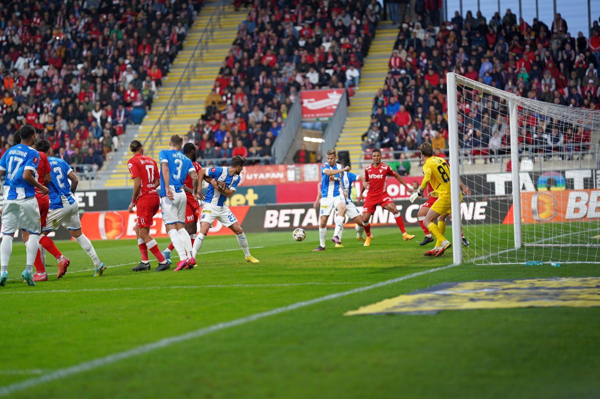 UTA - Universitatea Craiova 1-2. Baiaram la Arad: oltenii au revenit de la 0-1, ajutați și de omul în plus. Lui Poenaru i s-a cerut demisia