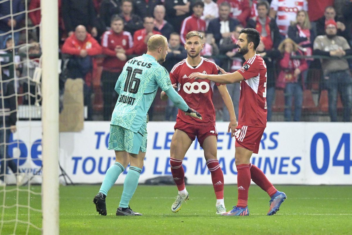 Derby abandonat! Haos la meciul următoarei adversare a FCSB-ului în Europa » Filmul incidentelor: Drăguș, pus pe scandal