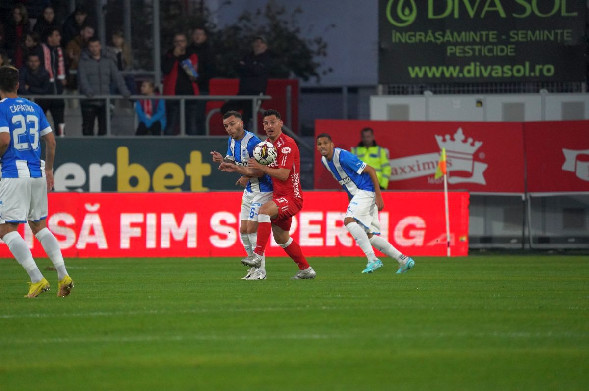 UTA - Universitatea Craiova 1-2. Baiaram la Arad: oltenii au revenit de la 0-1, ajutați și de omul în plus. Lui Poenaru i s-a cerut demisia