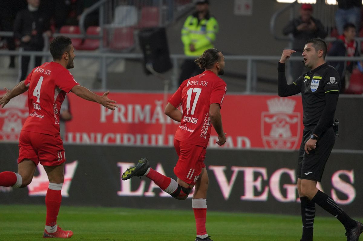UTA - Universitatea Craiova 1-2. Baiaram la Arad: oltenii au revenit de la 0-1, ajutați și de omul în plus. Lui Poenaru i s-a cerut demisia